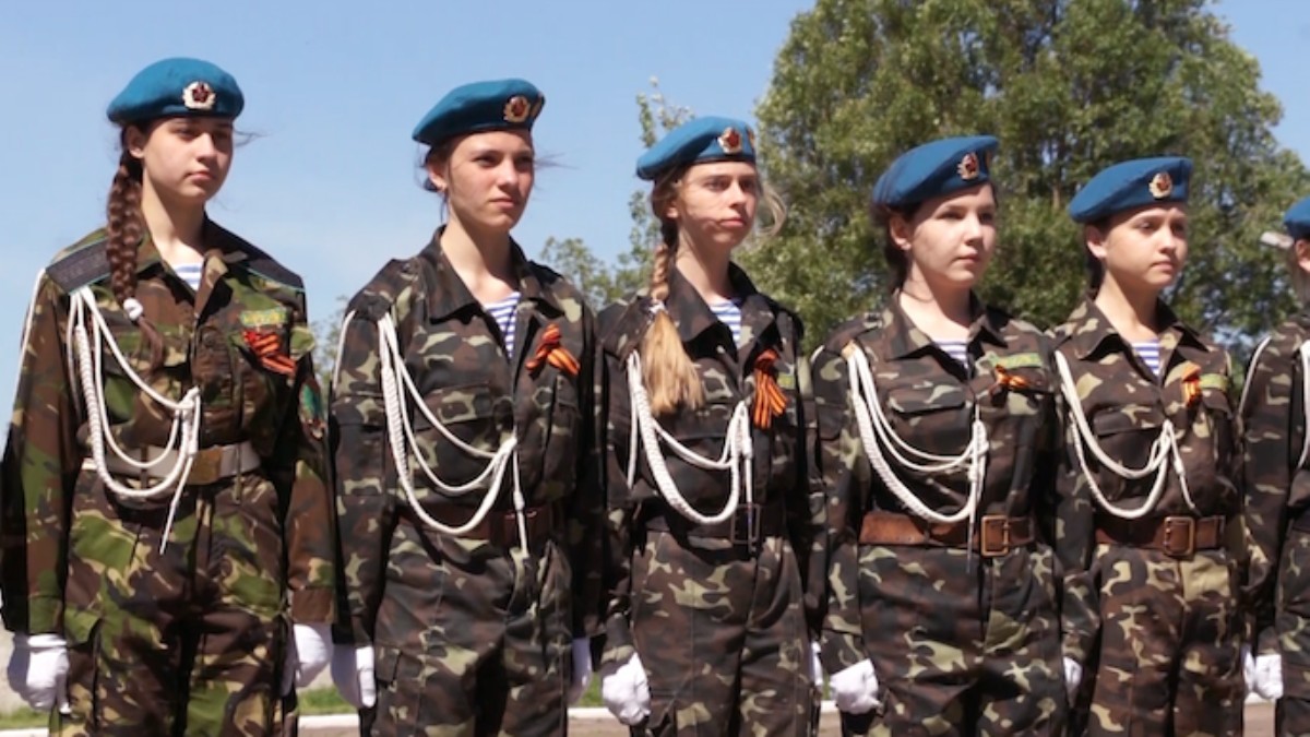 Ukraine. Brigade de filles : les petits soldats de Donetsk