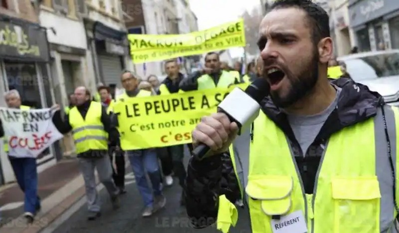 Trois ans plus tard le gouvernement français bataille pour contenir les manifestations des Gilets Jaunes