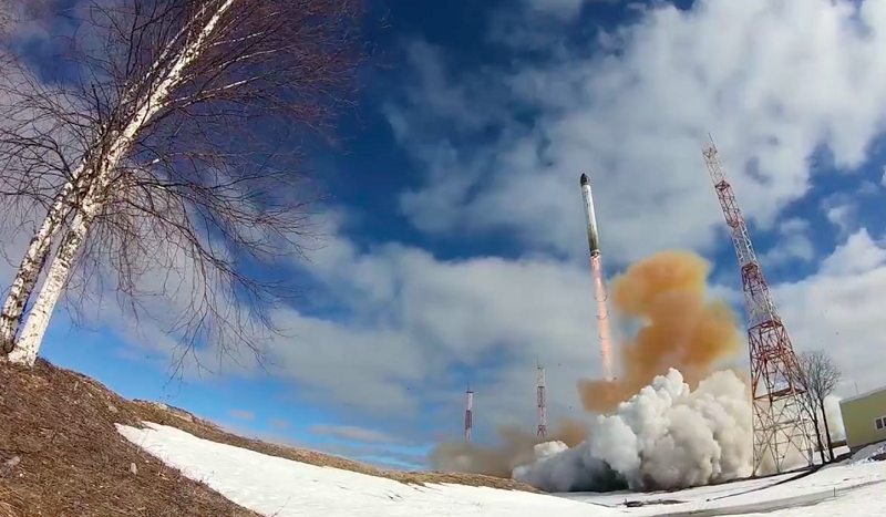 Russie : Premier tir du missile Sarmat russe capable de déjouer tous les systèmes aériens modernes