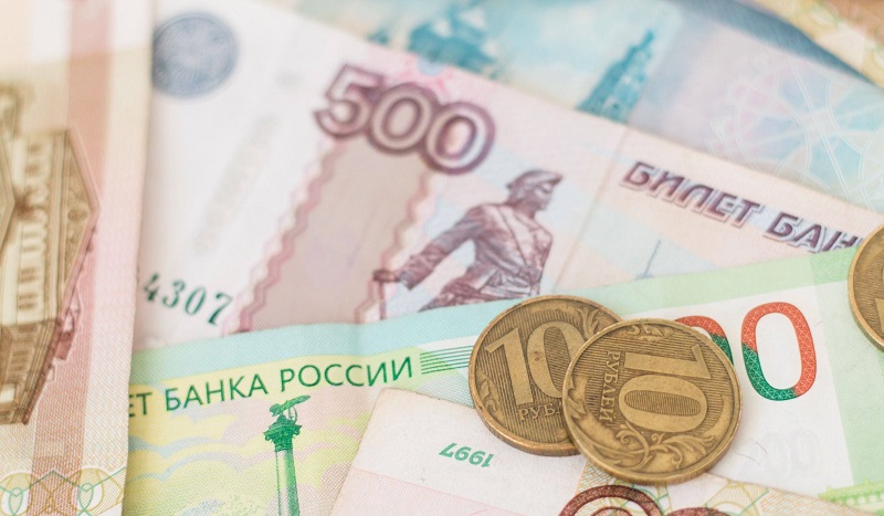 Au plus haut depuis sept ans, le rouble est devenu la monnaie la plus performante au monde en 2022